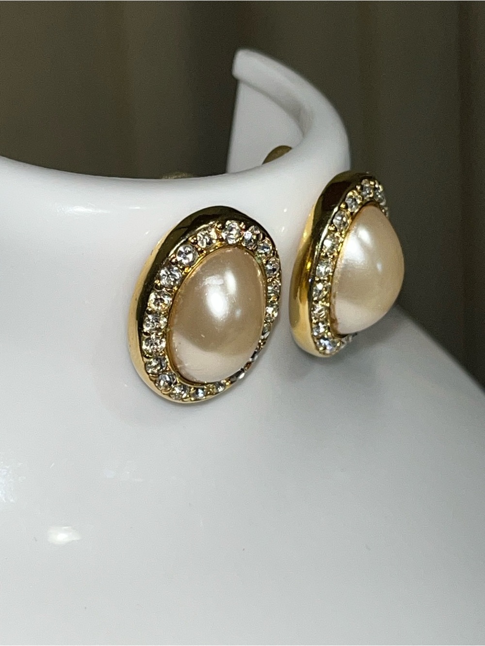 Vintage Kenneth Jay Lane Pearl & Crystal Gold-tone Earrings - Picture 4 of 9